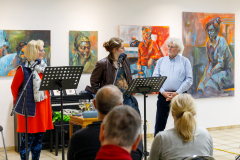 Im Atelier von Alena Steinlechner wurde am 8. November 2025 die Buchpremiere Kriminelle Zoo-Affären mit einer Ausstellung und einer Autorenlesung gefeiert. Kati Steinlechner, die das Buch illustriert hat, begrüßte die beiden Autoren zur Lesung des neuen Werkes im Atelier Alena Steinlechner.