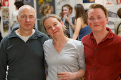 Familie Steinlechner hat die Ausstellung der Gewinner des Jugendkunstpreises nach Neustadt gebracht. Am 21. Mai 2026 fand die Vernissage statt.