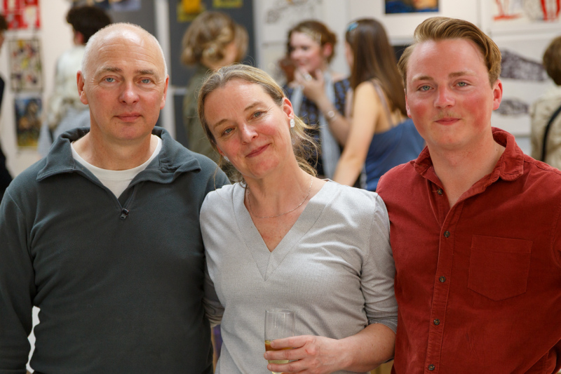 Familie Steinlechner hat die Ausstellung der Gewinner des Jugendkunstpreises nach Neustadt gebracht. Am 21. Mai 2026 fand die Vernissage statt.