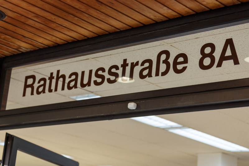 Rathausstraße 8A in 67433 Neustadt. Nicht zu übersehen.