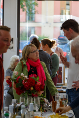 Im Atelier Alena Steinlechner treffen sich zur Vernissage Richard Steinlechner, Marina Kammerloch und Fabian Egger